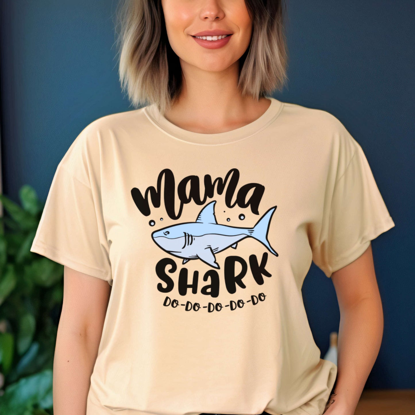 T-Shirt for Mom. Mama shark.