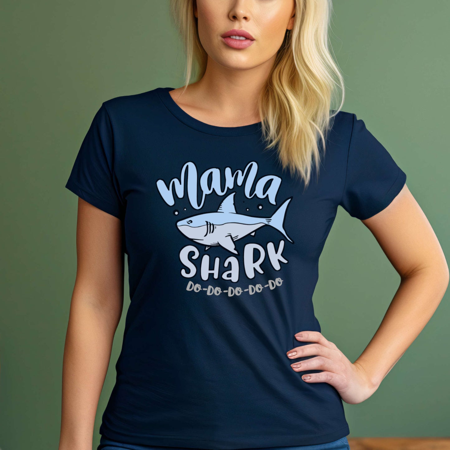 T-Shirt for Mom. Mama shark.